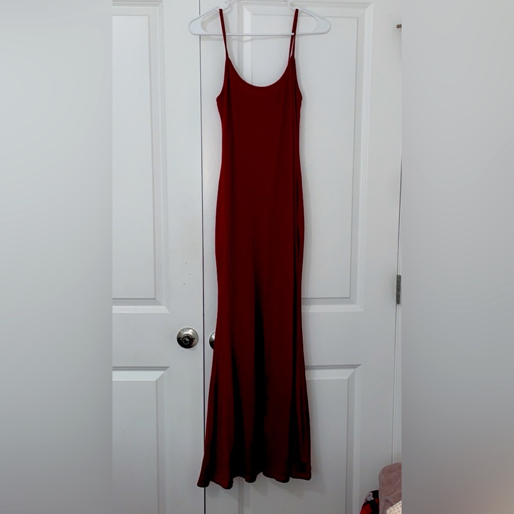 Medium Burgundy bodycon maxi dress. Never worn. Mermaid flare out bottom.